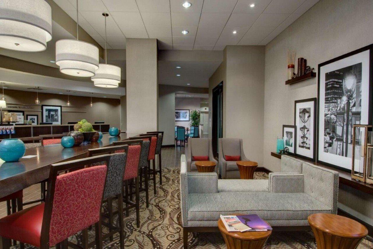 Hampton Inn & Suites Milwaukee Downtown Exterior foto